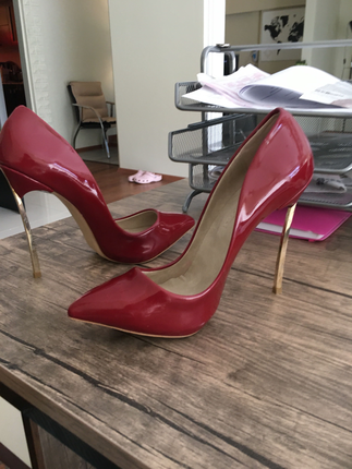 Diğer kirmizi stiletto