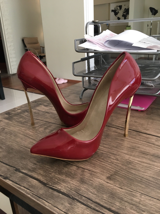 Diğer kirmizi stiletto