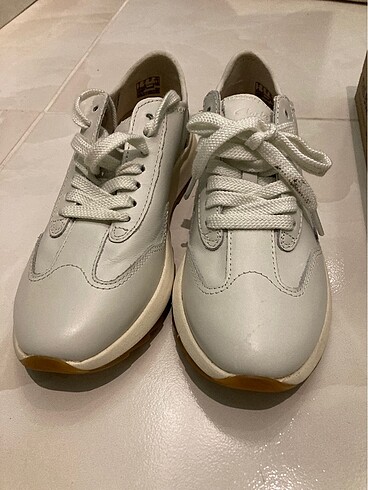 37 Beden beyaz Renk Clarks ayakkabı sneaker