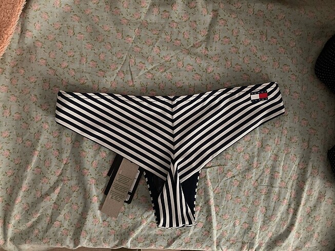 Tommy Hilfiger bikini aktı - Görsel 8