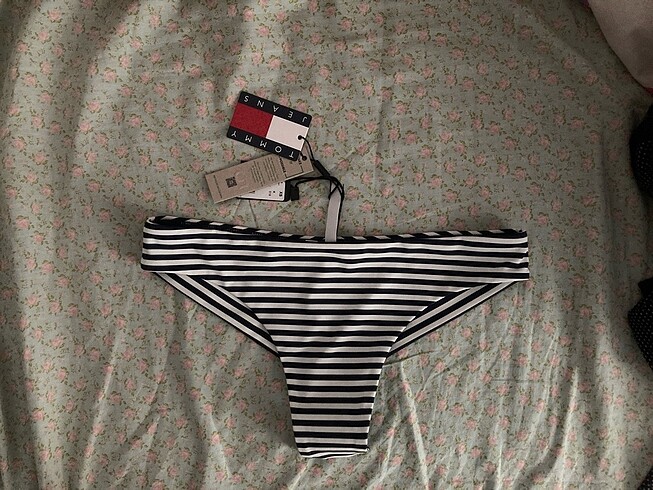 Tommy Hilfiger bikini aktı - Görsel 5