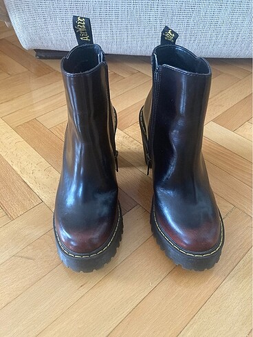 Dr. Martens 37