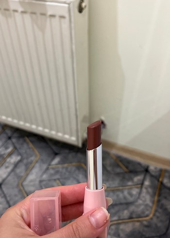 Beden Maybelline GLAZE Oil Balm 009 Latte Crush
