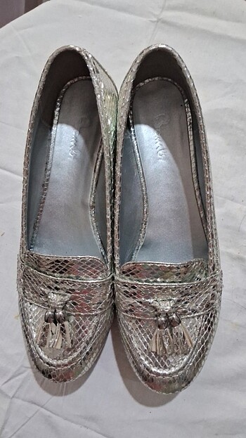 Gümüş rengi loafer