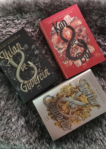 Beden Yılan ve Güvercin, Kan ve Bal, Tanrılar ve Canavarlar Seti