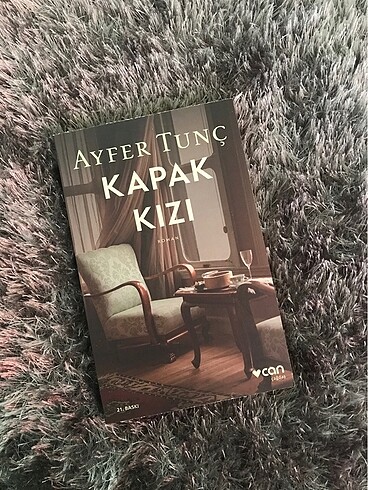 Kapak Kızı / Ayfer Tunç