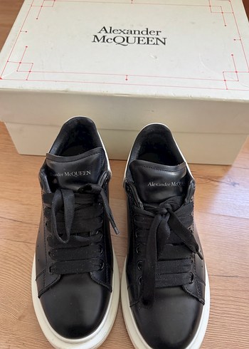 Alexander McQueen 37