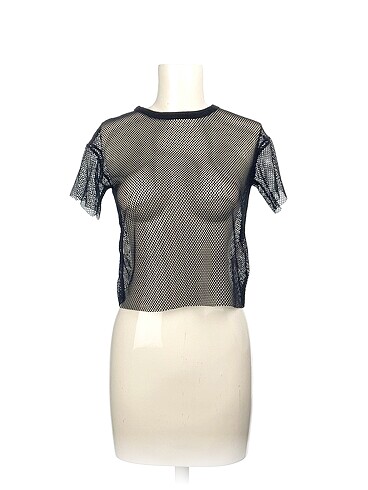 Bershka T-shirt %70 İndirimli.