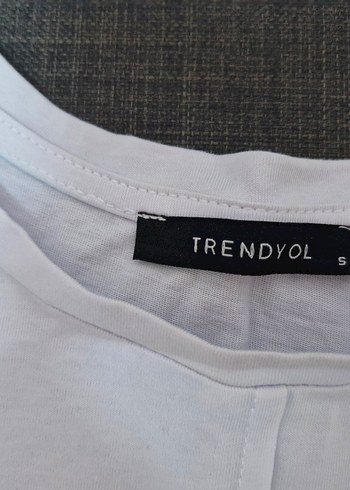 Trendyol & Milla Beyaz ve Lila Kısa Kollu Crop Top