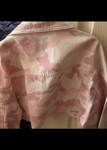 Bershka Pembe Kamuflaj Desenli Kadın Denim Ceket bershka