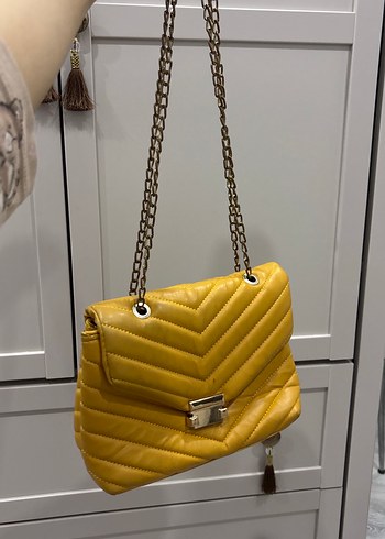 Zara Sarı Yılan Desenli Zincir Detaylı Kadın Çanta