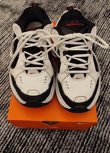 Nike Air Monarch 