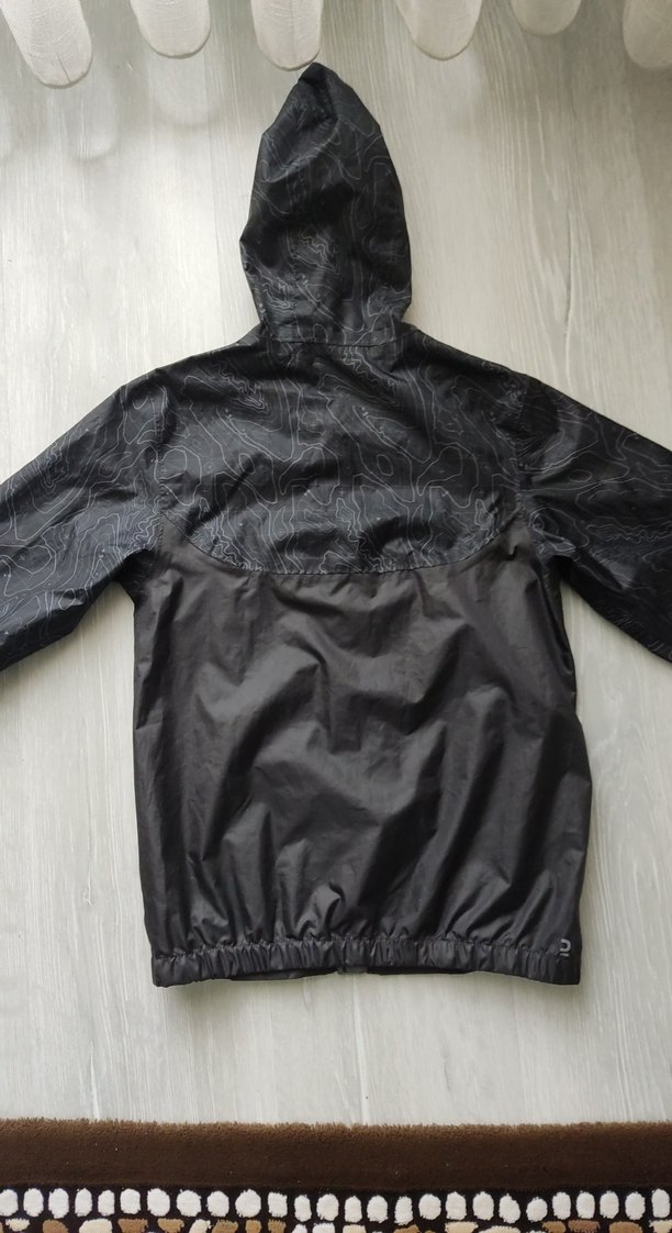 Erkek Çocuk Siyah Kapüşonlu Rüzgarlık, Yağmurluk - Görsel 2