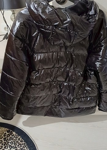 Siyah Parlak Kadın Kışlık Mont - Görsel 2