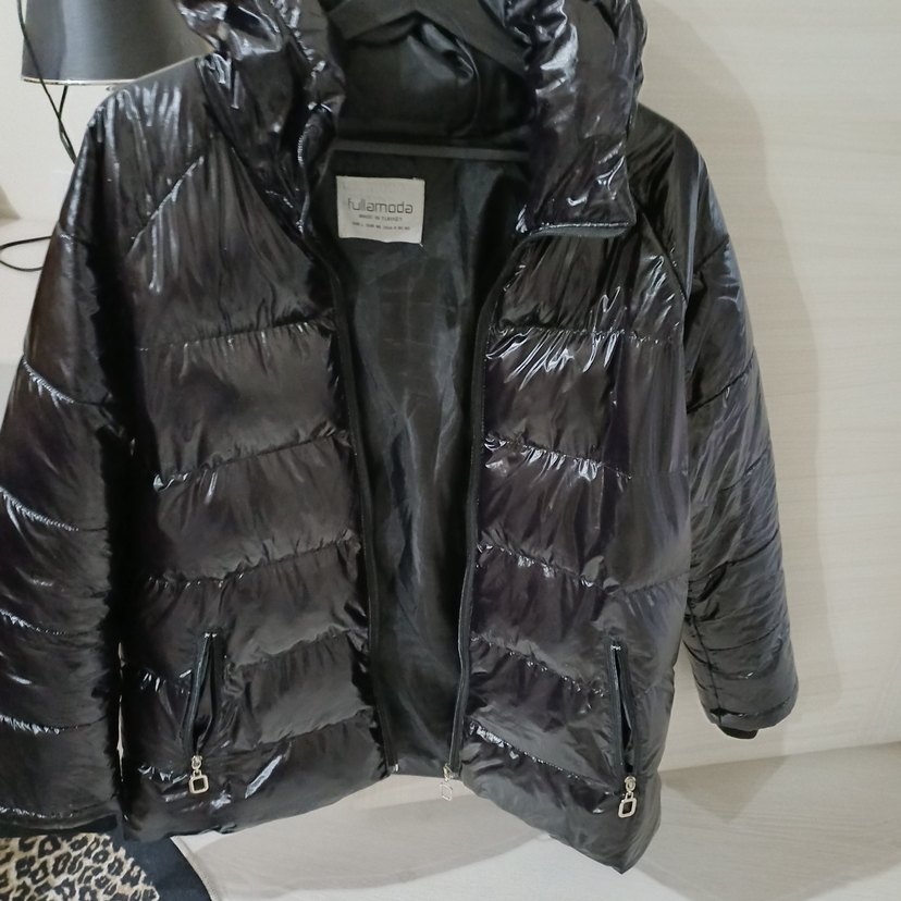 Siyah Parlak Kadın Kışlık Mont - Görsel 3