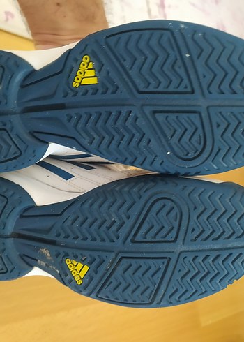 33 Beden beyaz Renk 2 adet Adidas ayakkabı