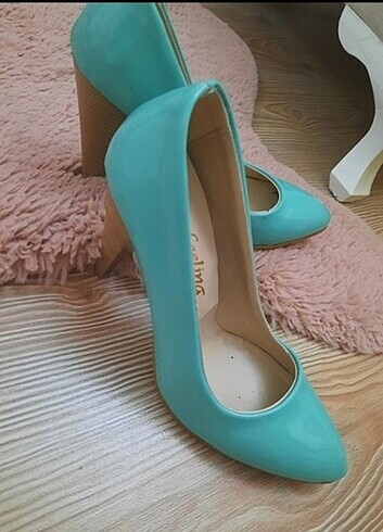 Diğer yeşil stiletto