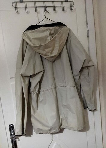 XL beden krem rengi unisex yağmurluk. KALIBI BÜYÜK