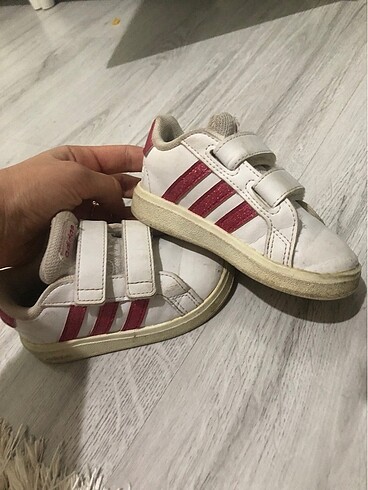 21 Beden beyaz Renk Adidas ayakkabı