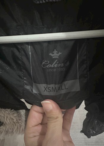 Siyah Kapüşonlu Kadın Şişme Yelek - Görsel 4