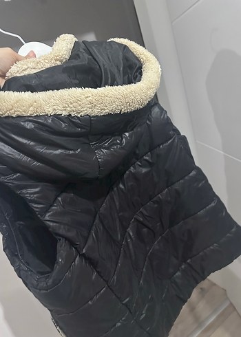 Siyah Kapüşonlu Kadın Şişme Yelek - Görsel 2