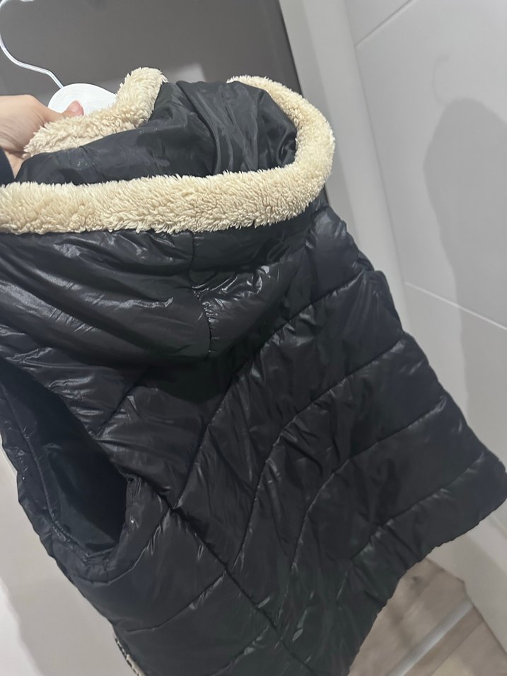 Siyah Kapüşonlu Kadın Şişme Yelek - Görsel 2