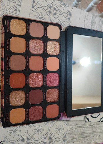 Revolution Forever Flawless Allure Göz Farı Paleti