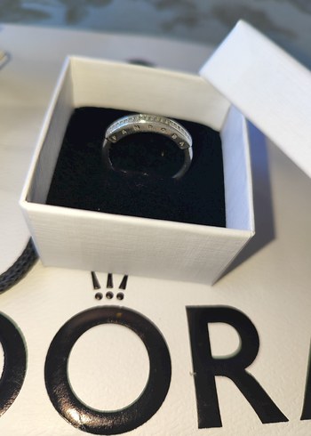 Orijinal Pandora Signature Pavé Yüzük
