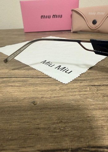 Parlak Altın Renk Klasik Kadın Güneş Gözlüğü - Görsel 4