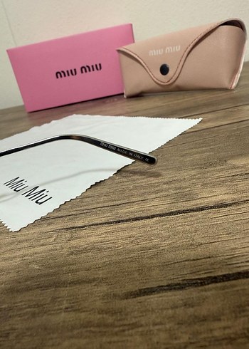 Parlak Altın Renk Klasik Kadın Güneş Gözlüğü - Görsel 5