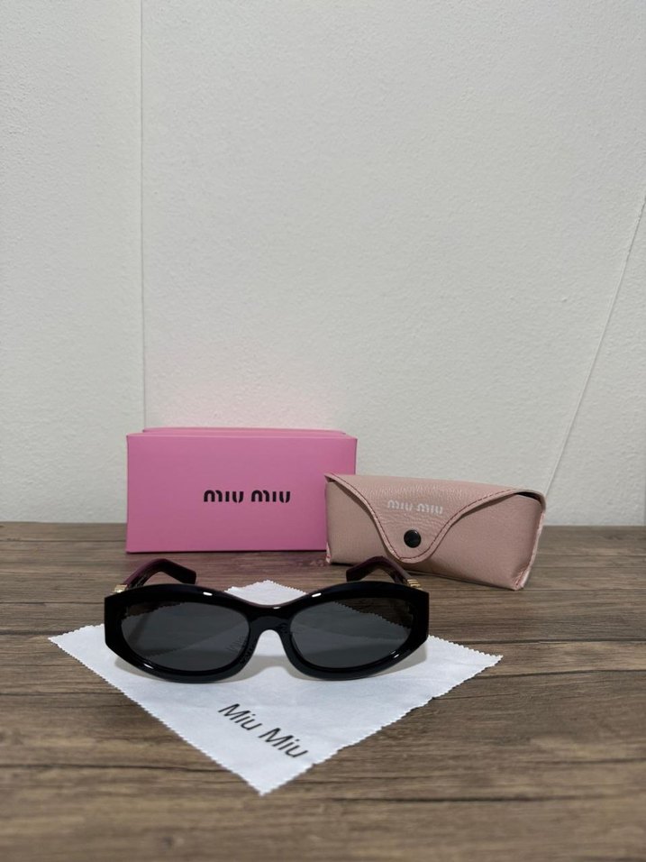 Miu Miu Siyah Kadın Güneş Gözlüğü - Görsel 2