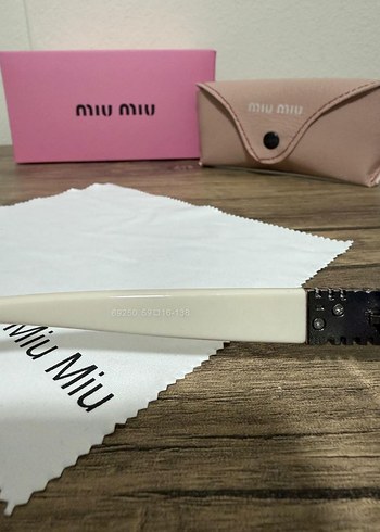 Miu Miu Kadın Pembe Parlak Gri Güneş Gözlüğü - Görsel 5