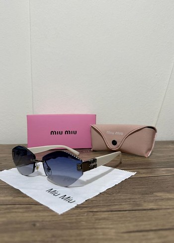 Miu Miu Kadın Pembe Parlak Gri Güneş Gözlüğü - Görsel 4