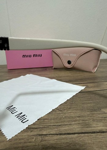 Miu Miu Kadın Pembe Parlak Gri Güneş Gözlüğü - Görsel 6