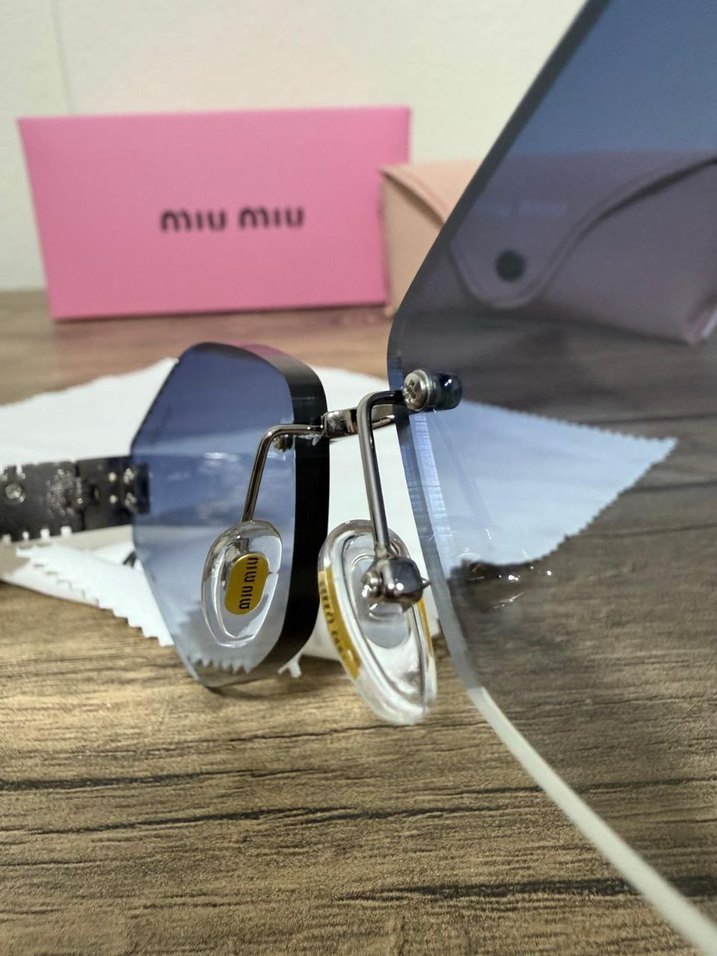 Miu Miu Kadın Pembe Parlak Gri Güneş Gözlüğü - Görsel 3