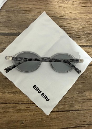 Parlak Gri Modern Klasik Kadın Gözlüğü - Görsel 4