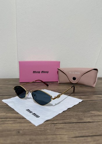 Miu Miu Kadın Gri Parlak Minimalist Güneş Gözlüğü - Görsel 3