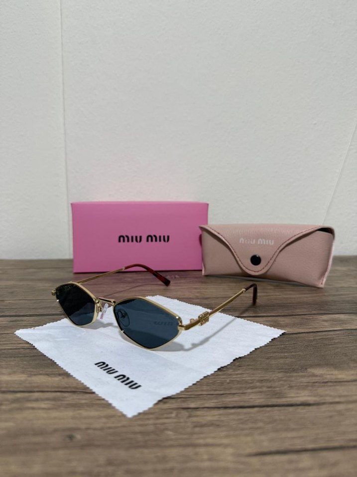 Miu Miu Kadın Gri Parlak Minimalist Güneş Gözlüğü - Görsel 3