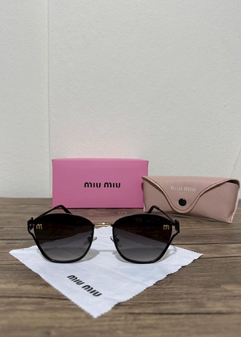 Miu Miu Siyah Parlak Kadın Güneş Gözlüğü - Görsel 2