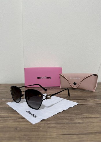 Miu Miu Siyah Parlak Kadın Güneş Gözlüğü - Görsel 5