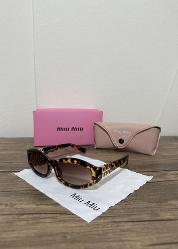 Miu Miu Kahverengi Tokalı Kadın Güneş Gözlüğü - Görsel 3