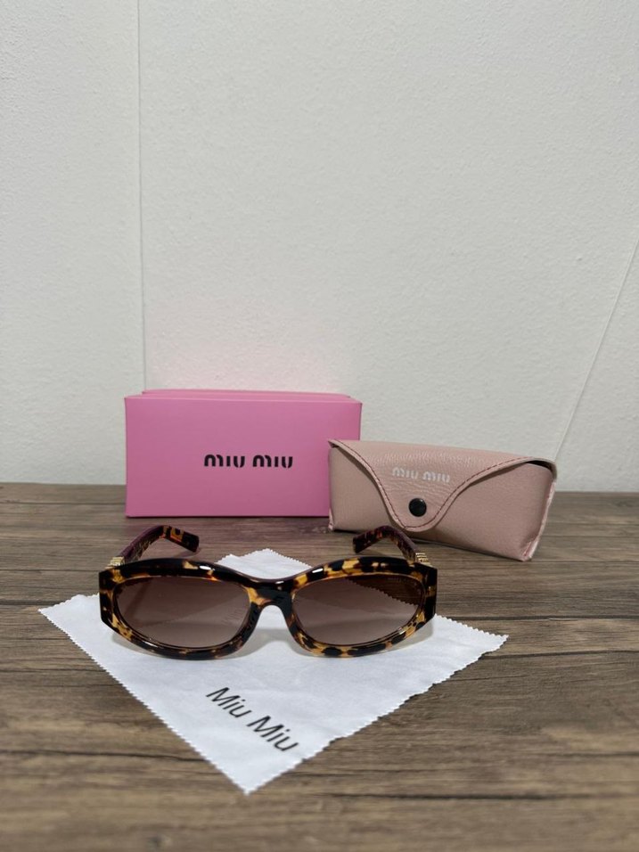 Miu Miu Kahverengi Tokalı Kadın Güneş Gözlüğü - Görsel 2