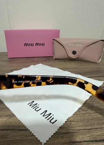 Miu Miu Kahverengi Tokalı Kadın Güneş Gözlüğü - Görsel 4