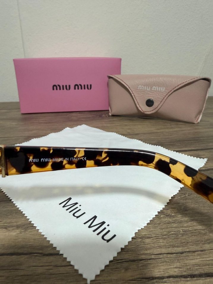 Miu Miu Kahverengi Tokalı Kadın Güneş Gözlüğü - Görsel 4