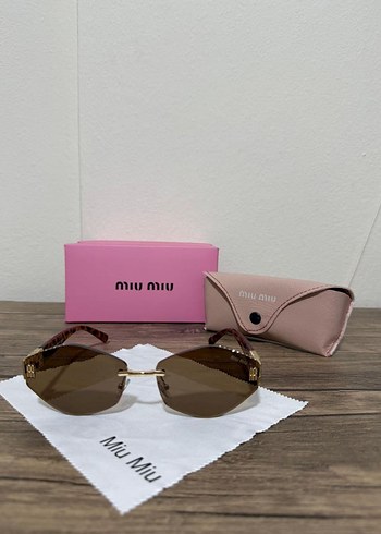 Miu Miu Kahverengi Payetli Kadın Güneş Gözlüğü - Görsel 2