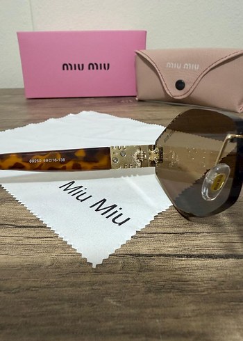 Miu Miu Kahverengi Payetli Kadın Güneş Gözlüğü - Görsel 4