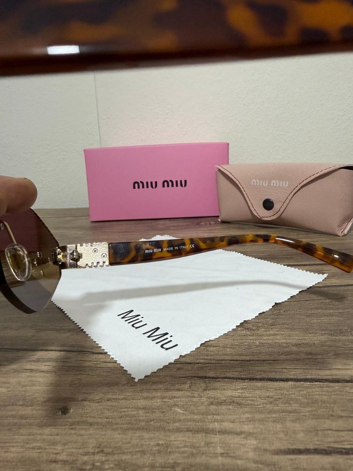 Miu Miu Kahverengi Payetli Kadın Güneş Gözlüğü - Görsel 5