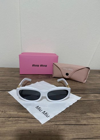 Miu Miu Beyaz Minimalist Kadın Güneş Gözlüğü - Görsel 2