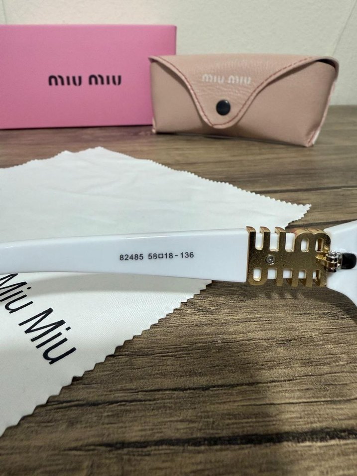 Miu Miu Beyaz Minimalist Kadın Güneş Gözlüğü - Görsel 4