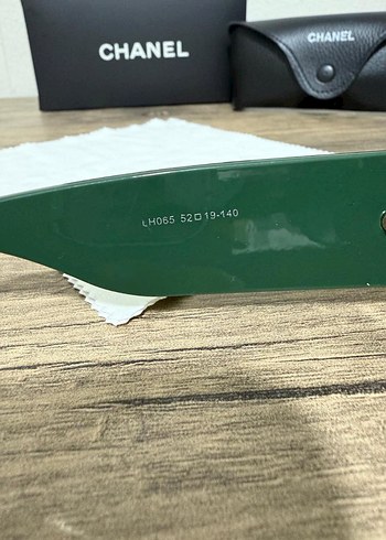 Chanel Yeşil Parlak Kadın Güneş Gözlüğü - Görsel 2